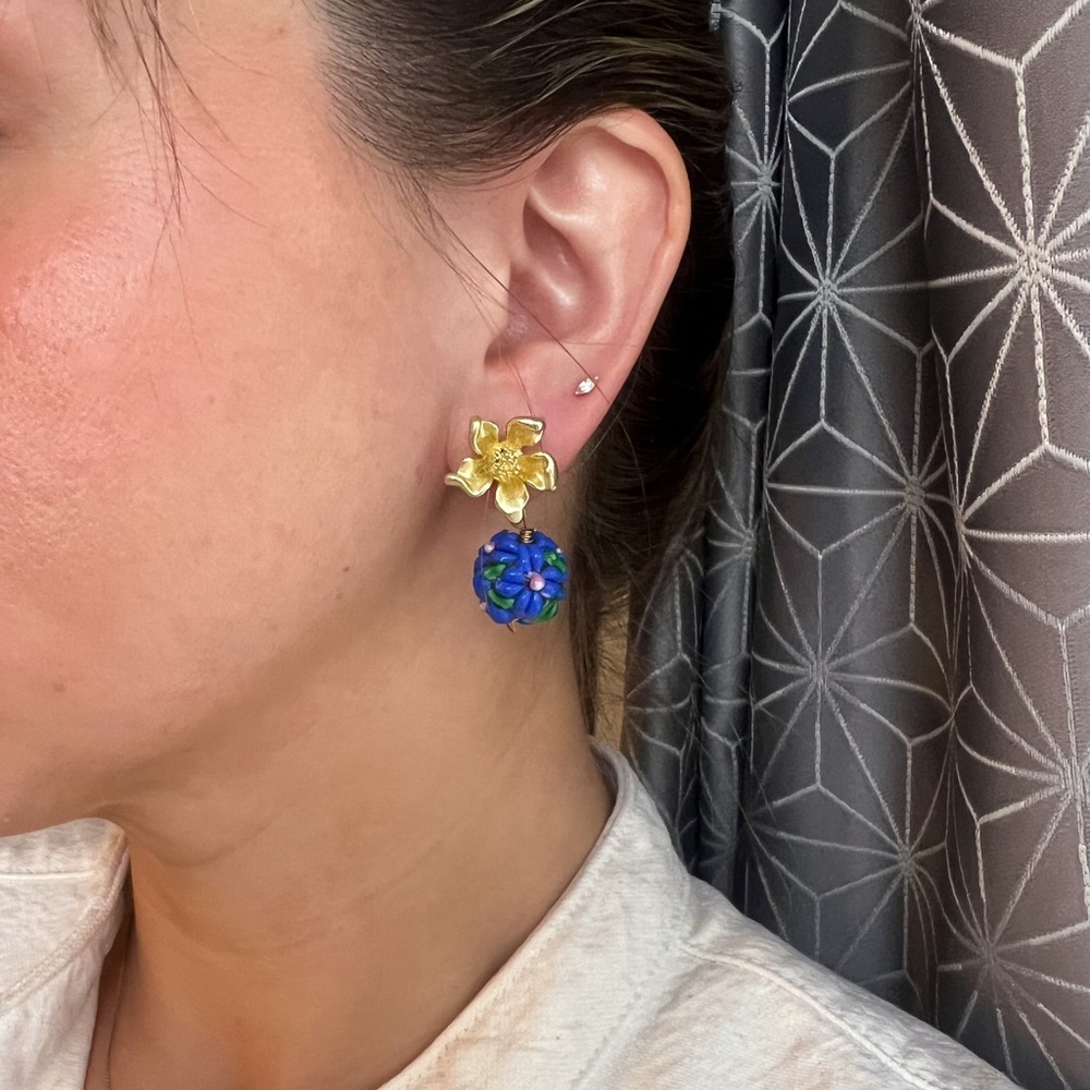 Flower ball earrings